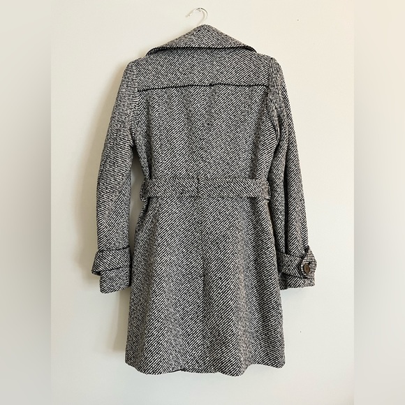 Woman’s dress coat - Picture 2 of 6